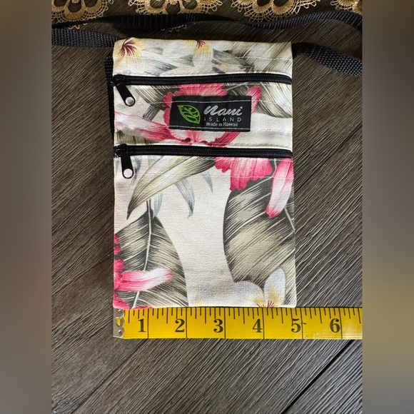 Nani Island Floral Crossbody Bag - Picture 6 of 7